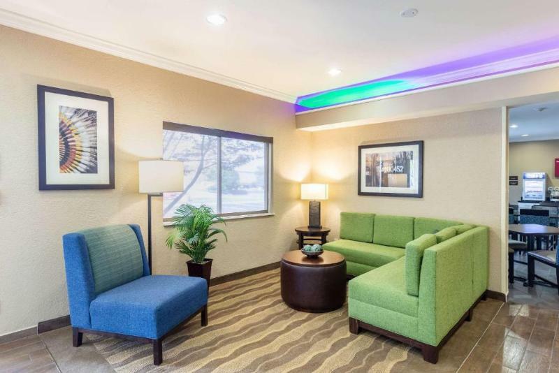Baymont By Wyndham Tulsa Hotel Exterior photo