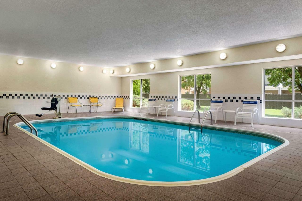 Baymont By Wyndham Tulsa Hotel Exterior photo